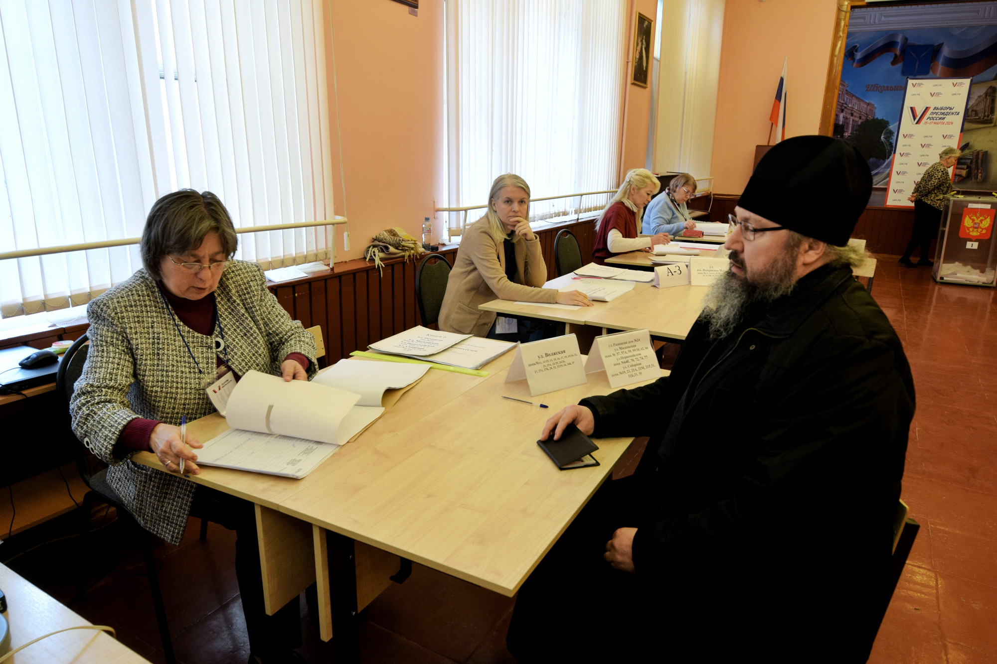 Епископ Варфоломей принял участие в голосовании на выборах Президента России