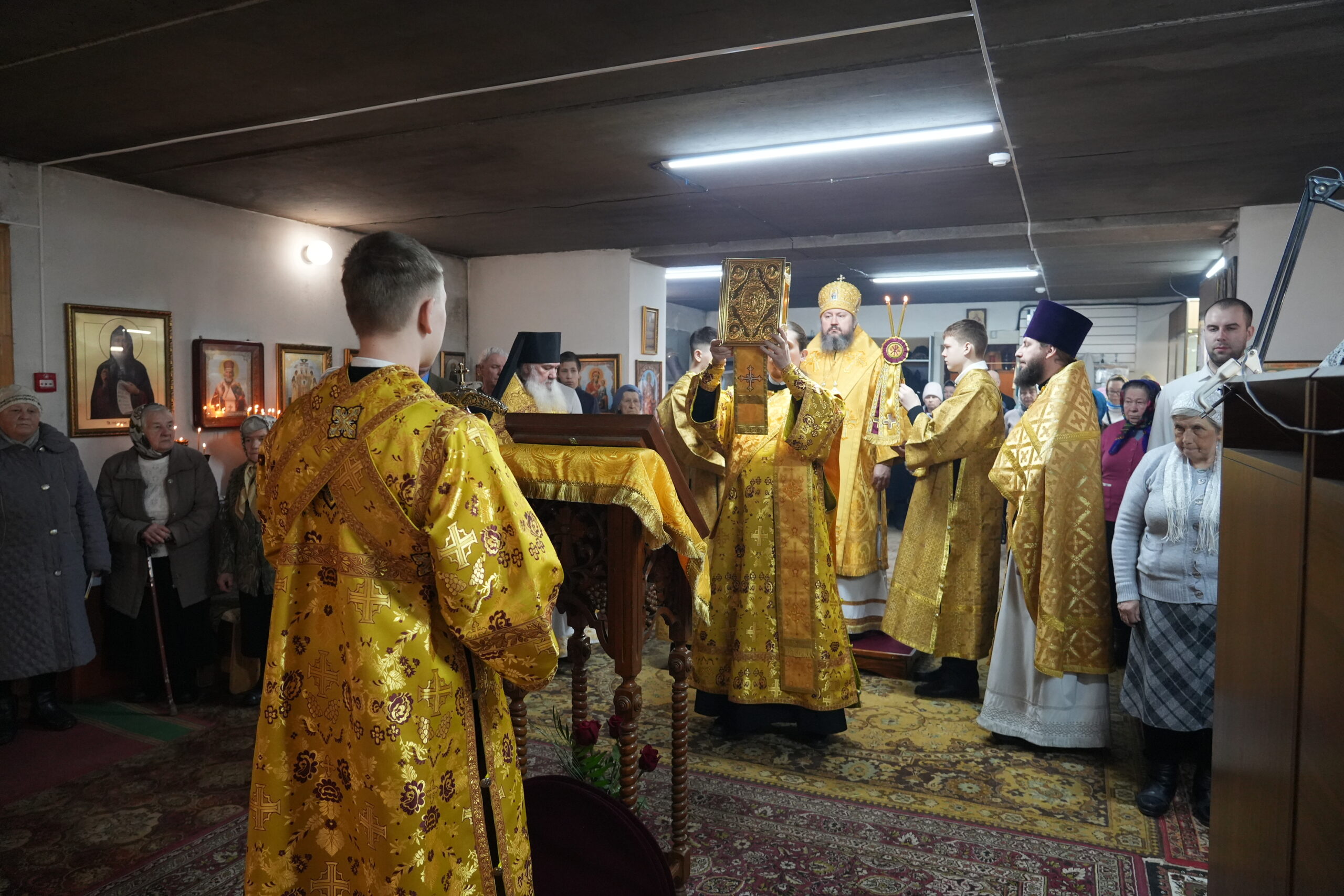 Епископ Варфоломей совершил Божественную литургию в храме бессребреников и чудотворцев Космы и Дамиана г. Балаково