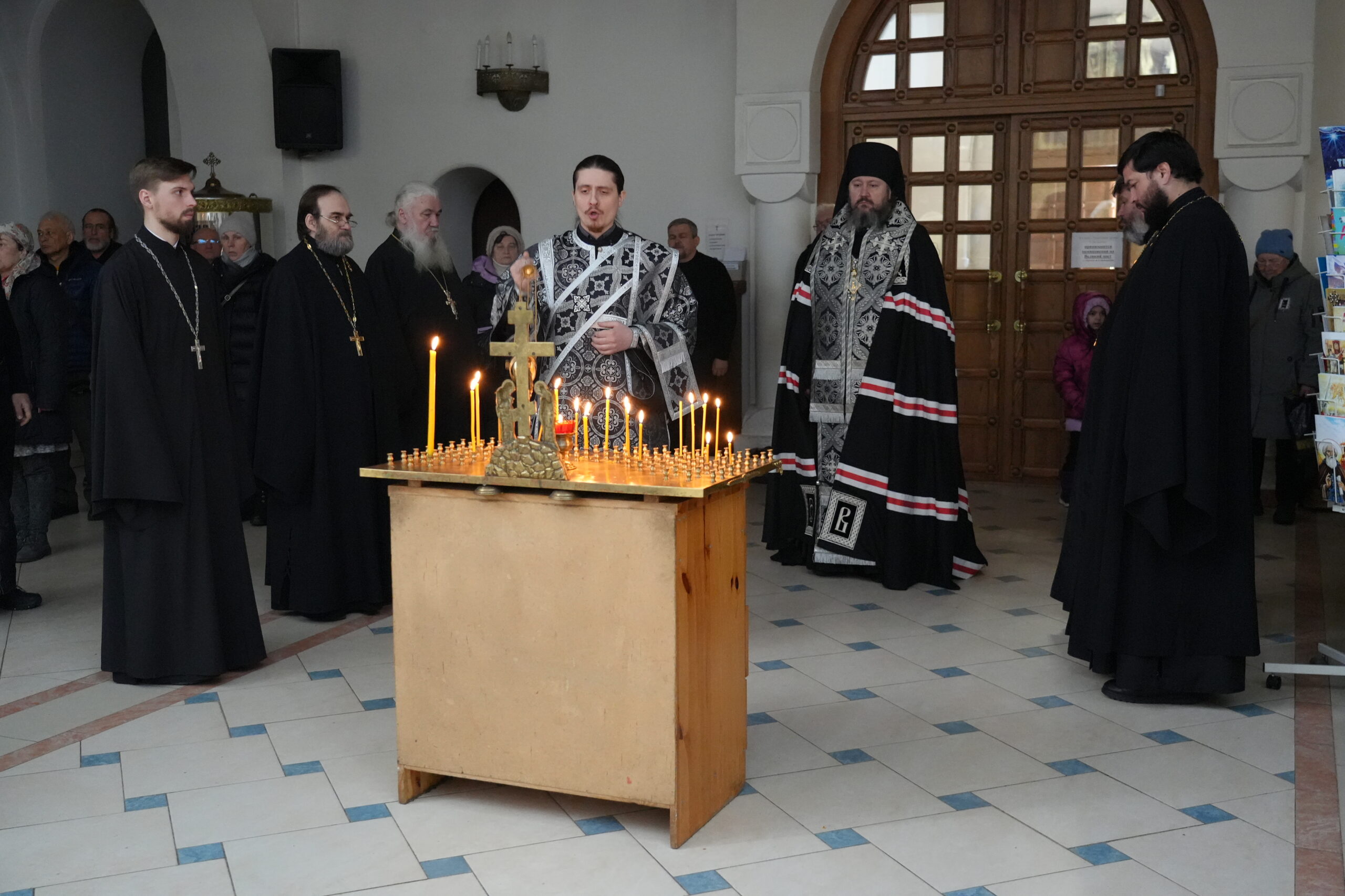 Епископ Варфоломей совершил уставное богослужение в Свято-Троицком кафедральном соборе г. Балаково