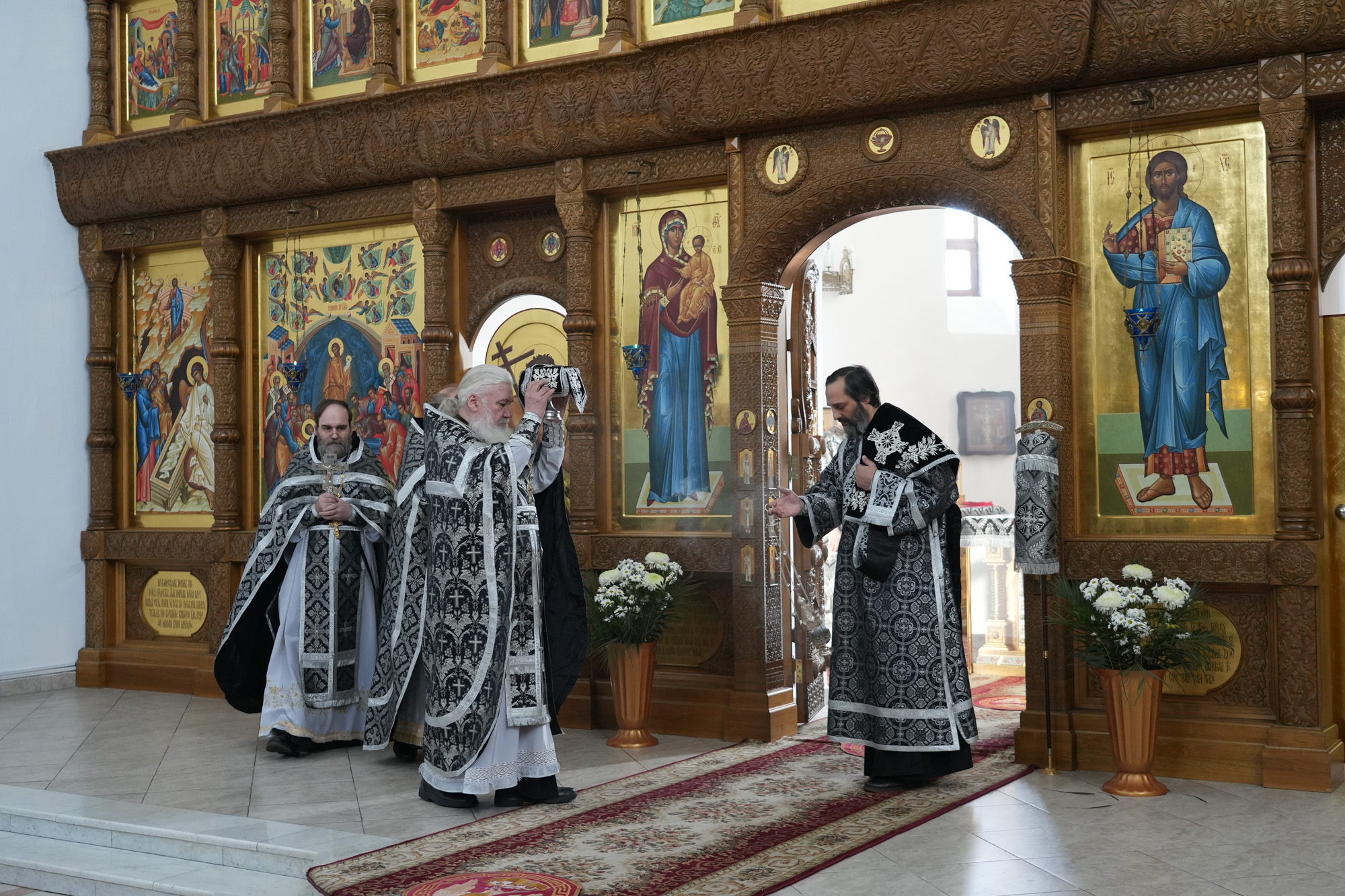В храмах Балаковской епархии будут совершены Литургии Преждеосвященных Даров в вечернее время