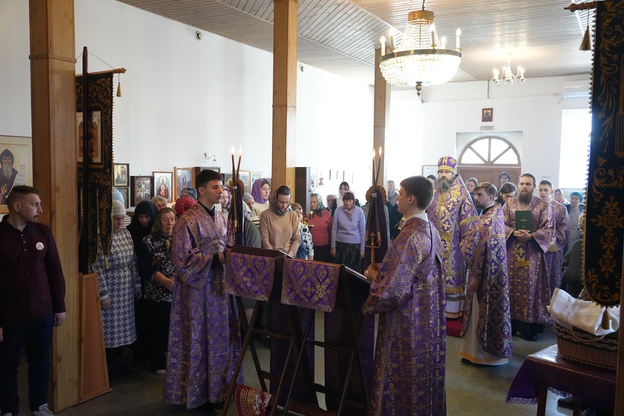 Епископ Варфоломей совершил Божественную литургию в храме Казанской иконы Божией Матери г. Балаково