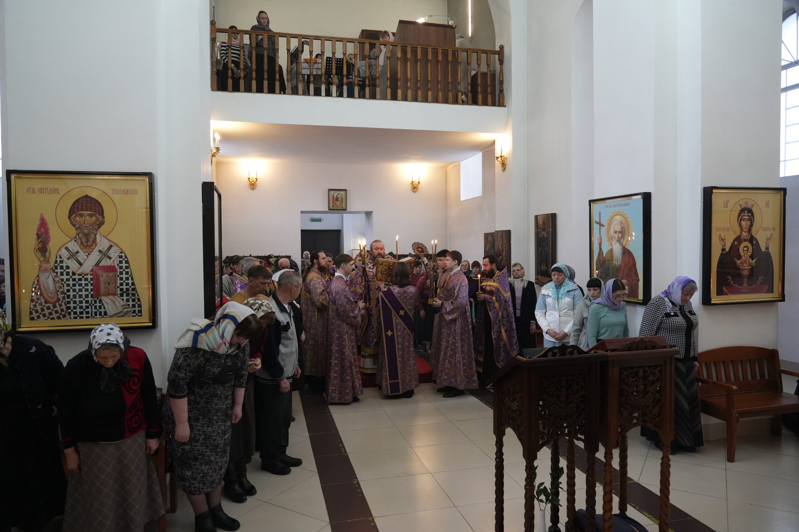 Епископ Варфоломей совершил всенощное бдение в Свято-Троицком храме с. Ивантеевка