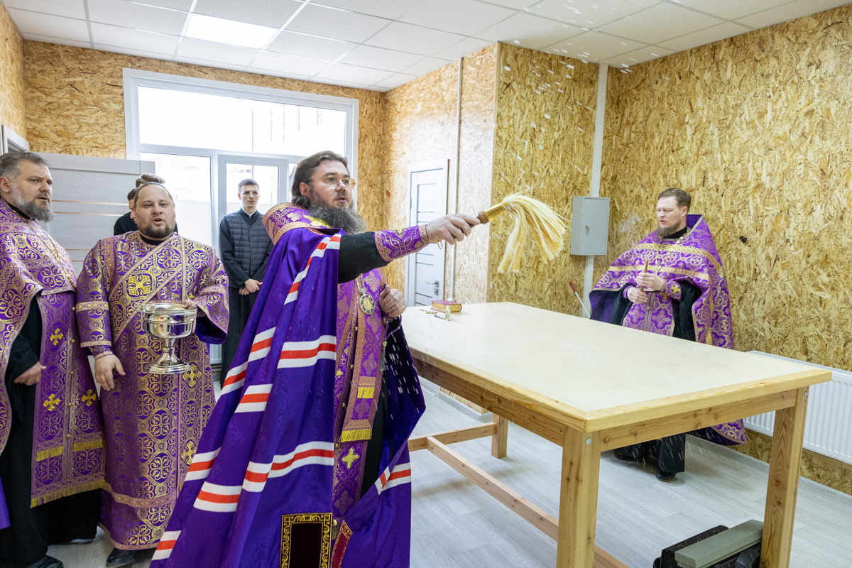 Епископ Фома освятил мастерскую по изготовлению ладана