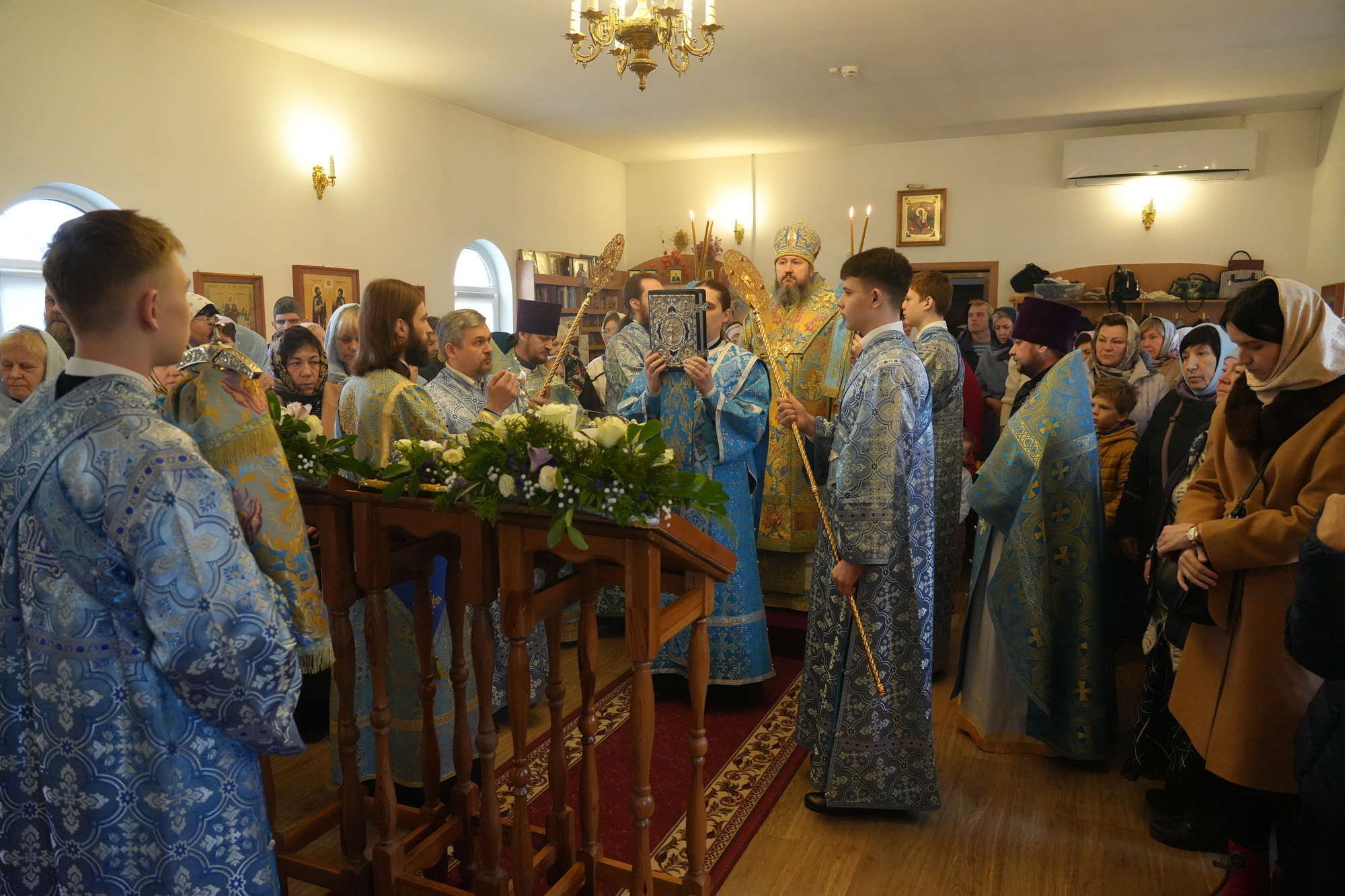 В праздник Благовещения Божией Матери епископ Варфоломей совершил Божественную литургию в Благовещенском храме г. Балаково
